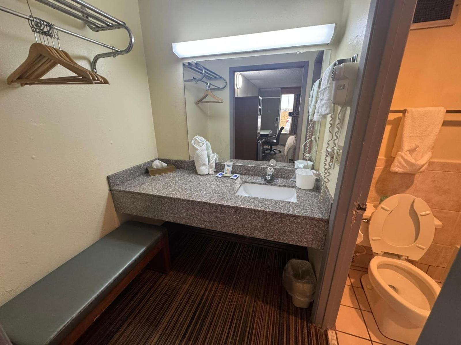 Discovery Inn Lafayette Εξωτερικό φωτογραφία