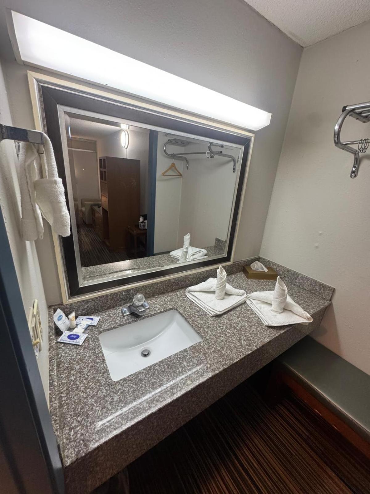 Discovery Inn Lafayette Εξωτερικό φωτογραφία